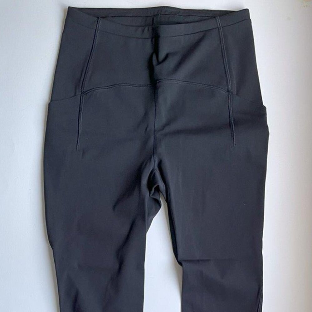 Lululemon Athletica Leggings with pockets - Size 6